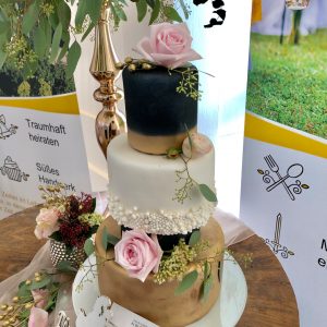 Weddingcake Gold and black